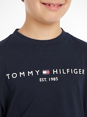 تيشرت أساسي قطن 100% مزين بشعار وبكُم طويل للبنات من Tommy Hilfiger - صورة 6 من 8