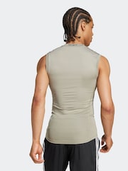 Зеленый - Компрессионный спортивный жилет без рукавов adidas Techfit - Изображение 2 из 7