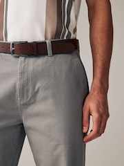 Gris - Corte recto - Pantalones chinos de tacto suave con cinturón - Imagen 5 de 10