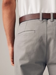 Gris - Corte recto - Pantalones chinos de tacto suave con cinturón - Imagen 6 de 10