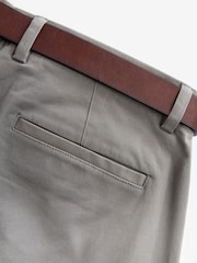 Gris - Corte recto - Pantalones chinos de tacto suave con cinturón - Imagen 9 de 10