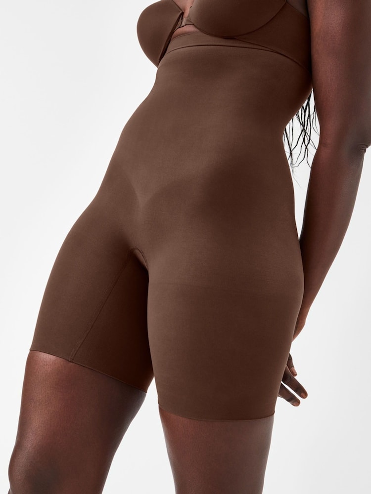 شورت Higher Power مع مشد متوسط من SPANX® - صورة 1 من 4