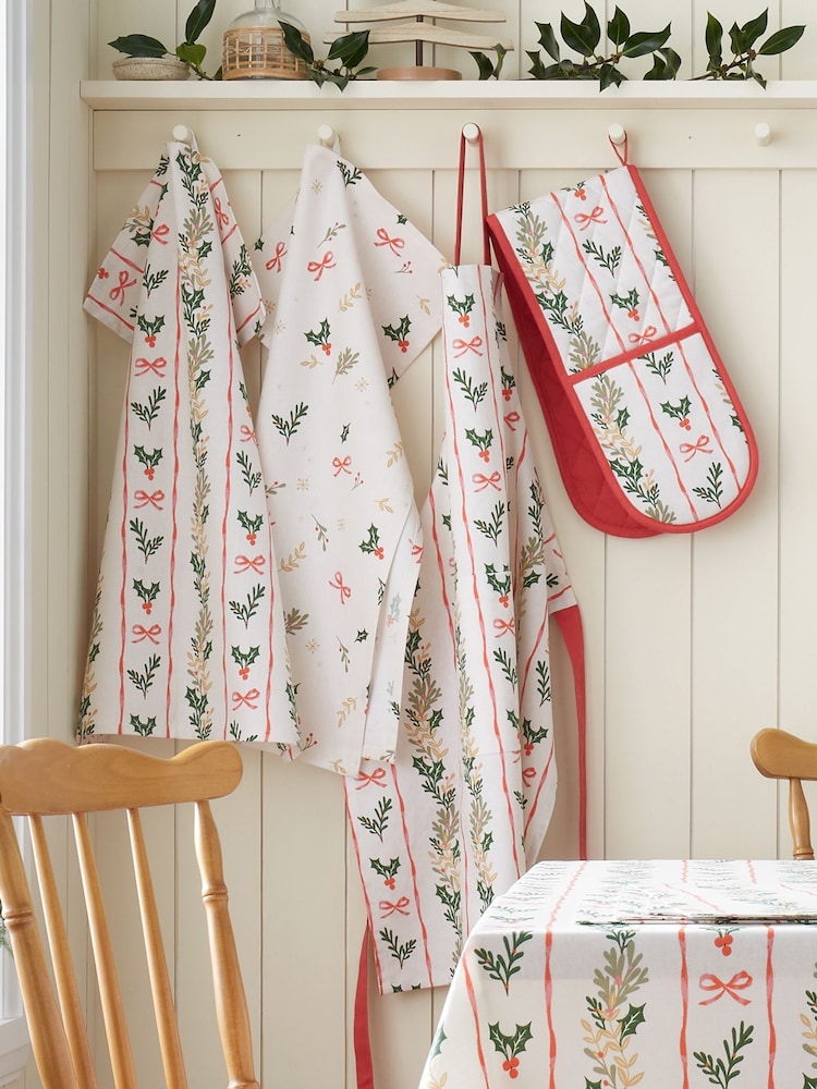 Catherine Lansfield Cream Christmas Holly Stripe Cotton Kitchen Adult Apron - Image 2 of 2 Catherine Lansfield Cream Christmas Holly Stripe Cotton Kitchen Adult Apron - Image 2 of 2
