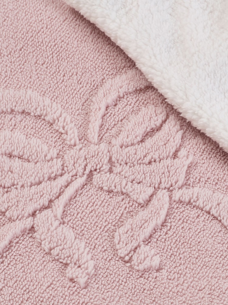 Catherine Lansfield Pink Carved Bow Cosy Fleece Blanket Throw - Image 3 of 3 Catherine Lansfield Pink Carved Bow Cosy Fleece Blanket Throw - Image 3 of 3