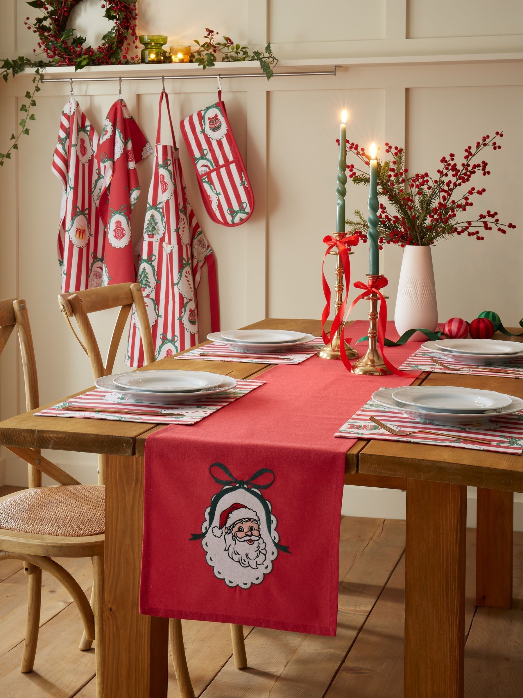 Catherine Lansfield Christmas Vintage Stripe Runner - Image 5