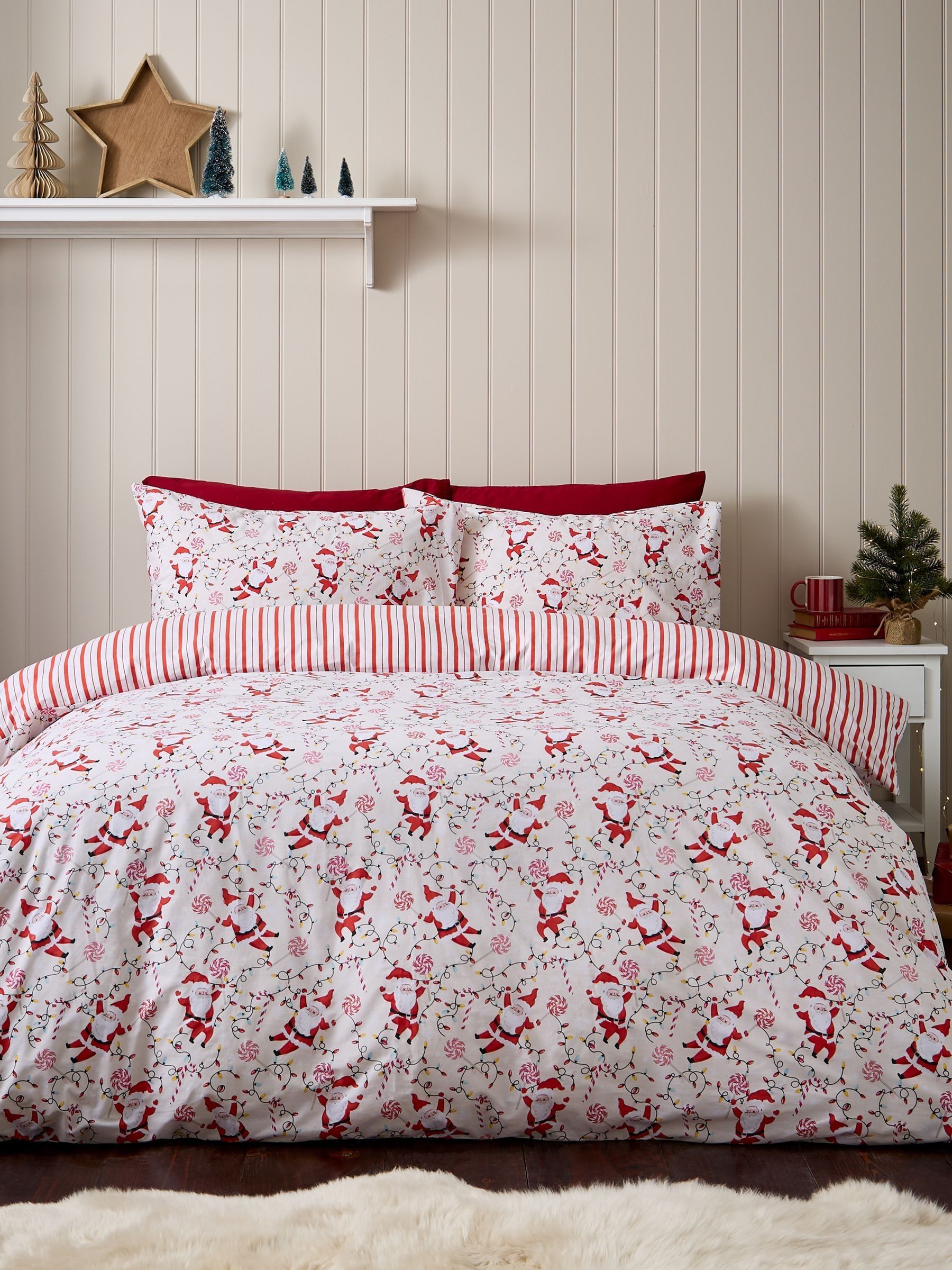 Catherine Lansfield Christmas Santas Reversible Single Duvet Cover Set Red - Image 7