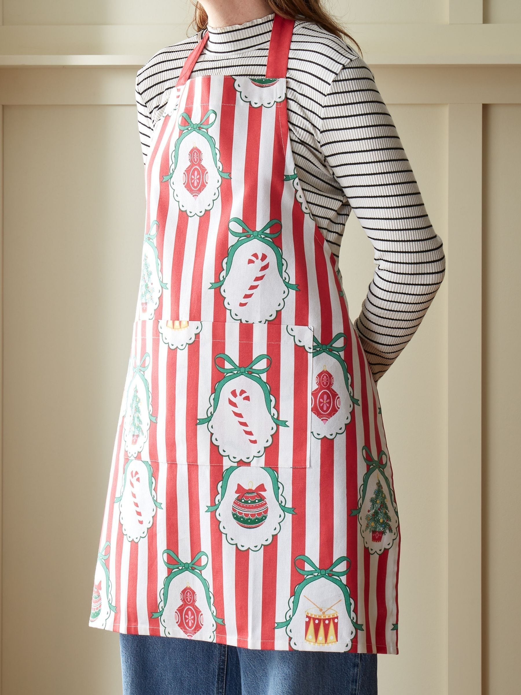 Catherine Lansfield 'Christmas Vintage Stripe' Cotton Kitchen Adult Apron in Red - Image 4
