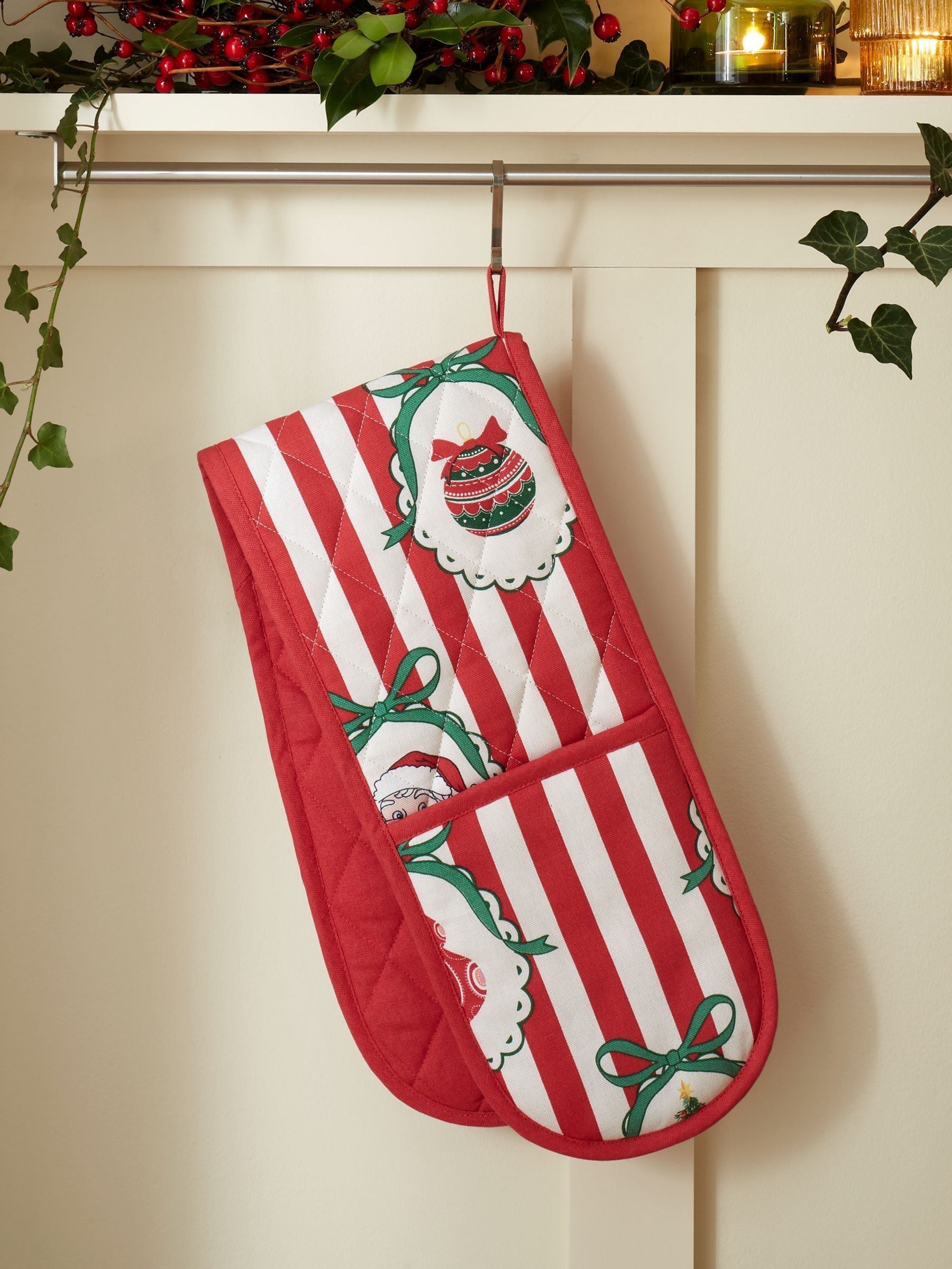 Catherine Lansfield Christmas Vintage Stripe Kitchen Double Oven Glove Red - Image 5