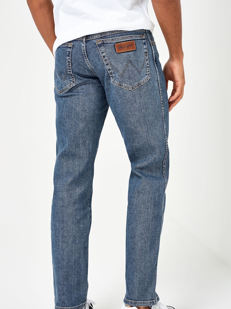 Srednje spranega videza - Wrangler Straight Fit Texas Authentic Jeans - Slika 2 iz 5 Srednje spranega videza - Wrangler Straight Fit Texas Authentic Jeans - Slika 2 iz 5