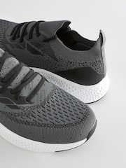 رمادي - حذاء رياضي محبوك - صورة 4 من 5