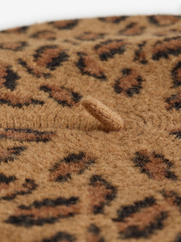 New Era Brown Leopard Beret New York Yankees Hat - Image 3 of 3