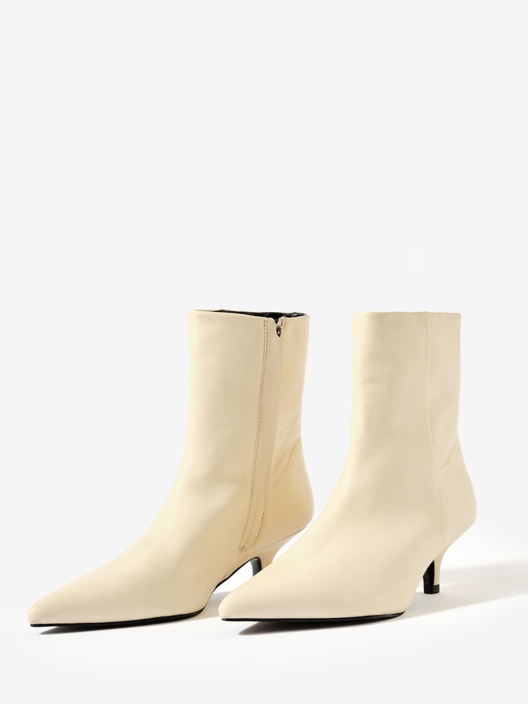 Weiß - Mint Velvet Ashley Suede Ankle Boots - Bild 2 von 4 Weiß - Mint Velvet Ashley Suede Ankle Boots - Bild 2 von 4