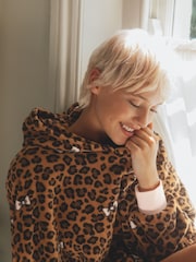 Urban Threads Urban Threads Bow Leopard Print Fleece Blanket Hoodie - Imagen 2 de 4