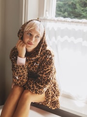 Urban Threads Urban Threads Bow Leopard Print Fleece Blanket Hoodie - Imagen 4 de 4