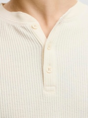 JACK & JONES Oversized Waffle Long Sleeve Henley T-Shirt - Imagem 7 de 9