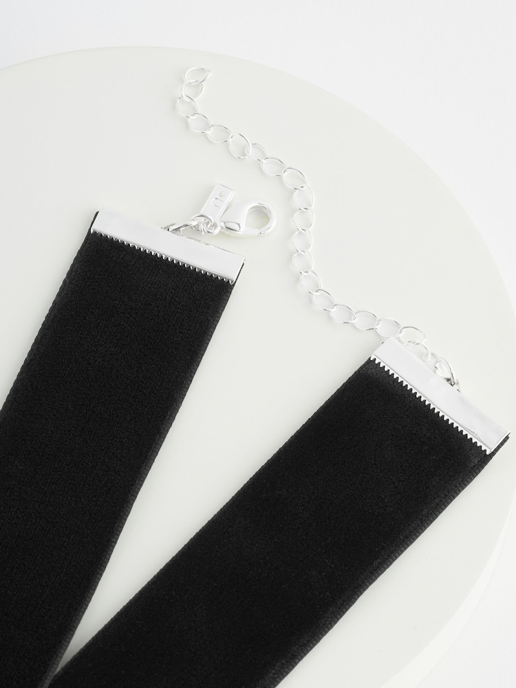 Black Wide Velvet Choker Necklace - Image 4 of 4