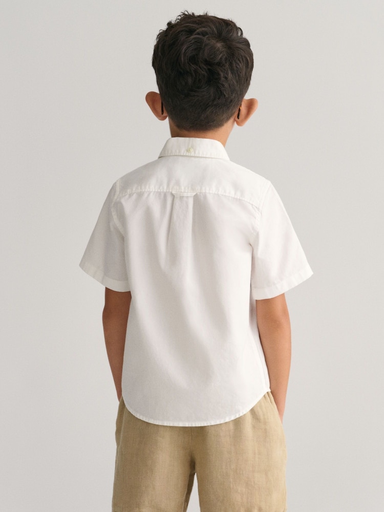 GANT Boys Oxford Short Sleeve 100% Cotton Shirt - صورة 2 من 5 GANT Boys Oxford Short Sleeve 100% Cotton Shirt - صورة 2 من 5