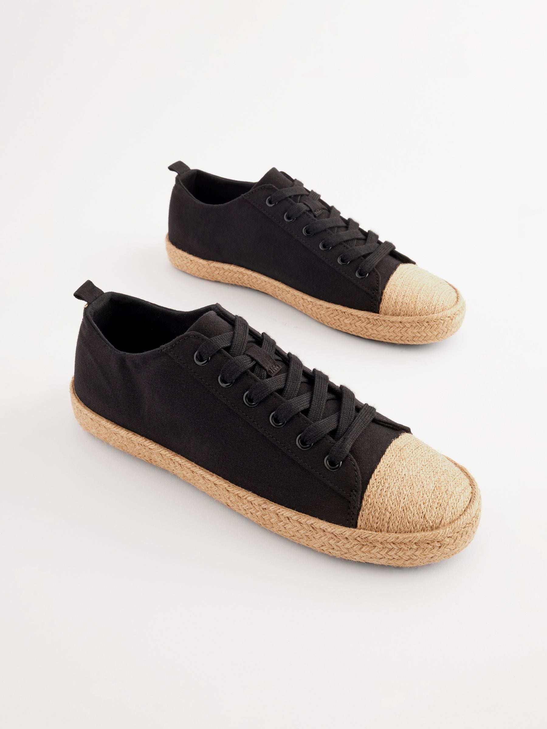 Kaufe Sie Schwarz Forever Comfort Espadrille Turnschuhe zum Schnuren mit Zehenkappe bei Next Deutschland