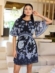 Lipsy Kurzärmeliges Minikleid mit auffälligem Print - Bild 1 von 4