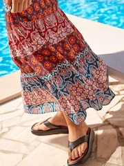 Blau mit Holzschnittmuster - Maxi-Sommerkleid mit Stufendetail - Bild 6 von 8