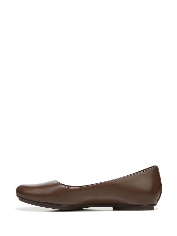 Schokoladenbraun - Naturalizer Maxwell Ballerinas aus Leder - Bild 2 von 7 Schokoladenbraun - Naturalizer Maxwell Ballerinas aus Leder - Bild 2 von 7