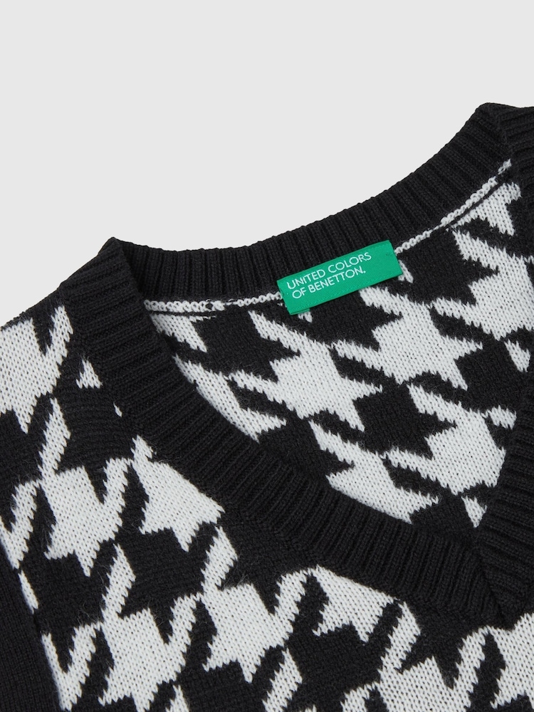Benetton Houndstooth V-Neck Knitted Black Vest - Image 3 of 3