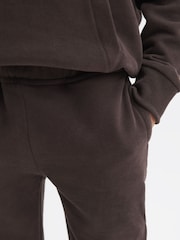 Reiss Chocolate Ali Junior Garment Dye Jersey Joggers - Image 4 of 6