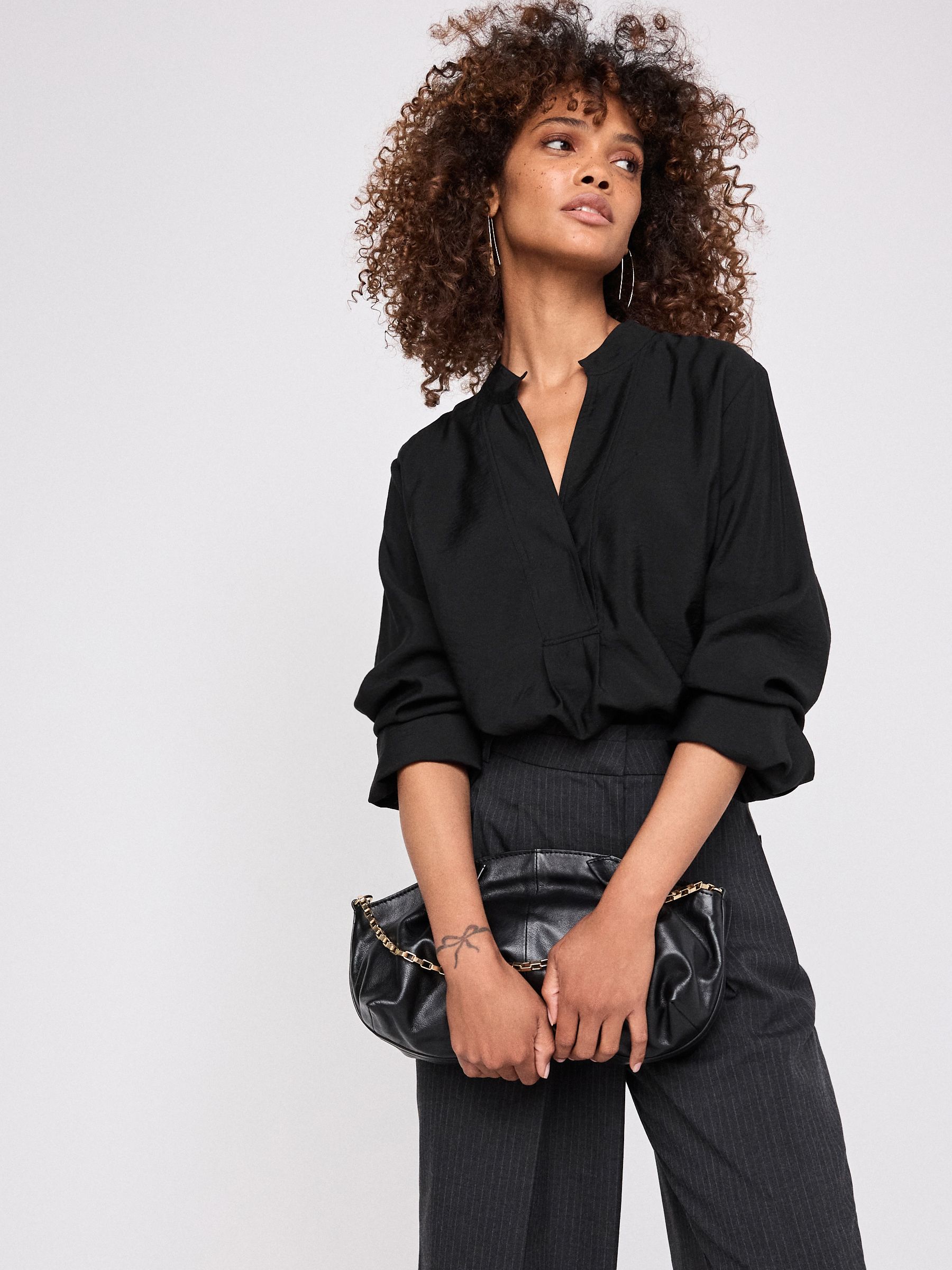 期間限定お買い得商品 |  通販 Buy Black Long Sleeve Textured Overhead V-Neck Blouse from トップス