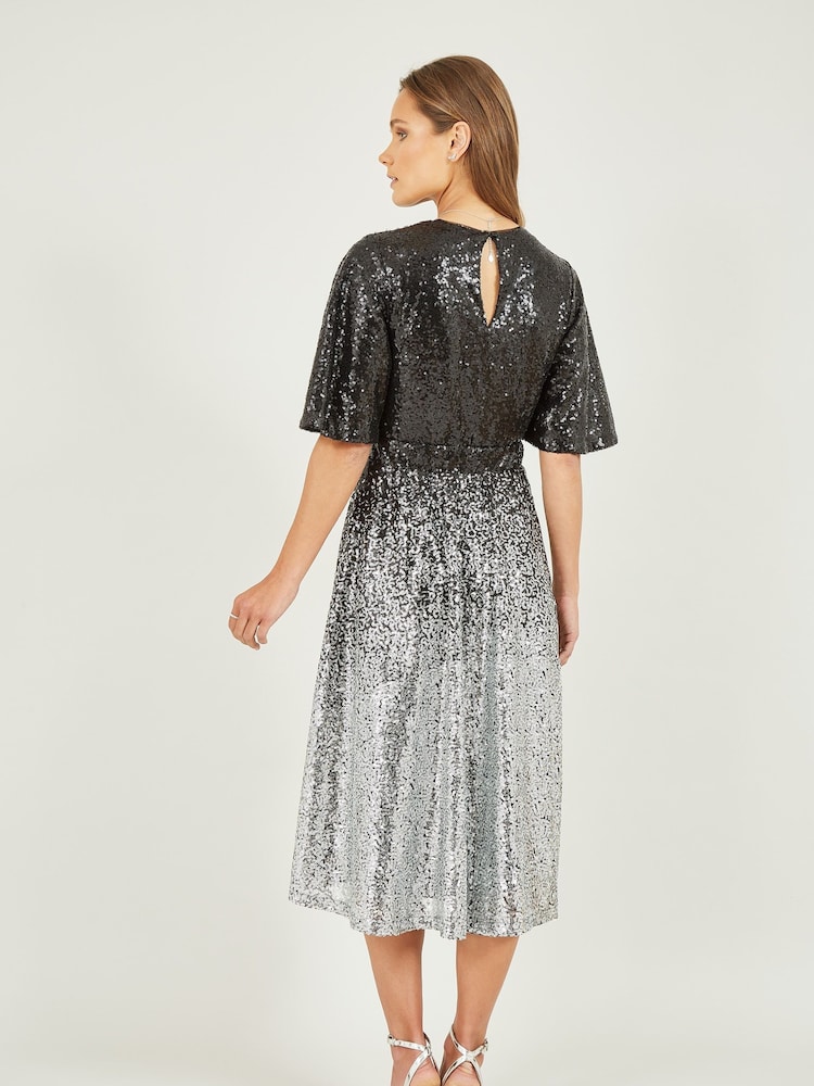 Schwarz - Yumi Midi-Wickelkleid mit Paillettenbesatz und Farbverlauf - Bild 2 von 4 Schwarz - Yumi Midi-Wickelkleid mit Paillettenbesatz und Farbverlauf - Bild 2 von 4