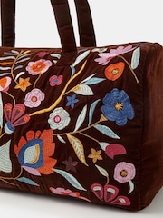 حقيبة كبيرة مخملية مطرَّزة من Accessorize - صورة 3 من 3