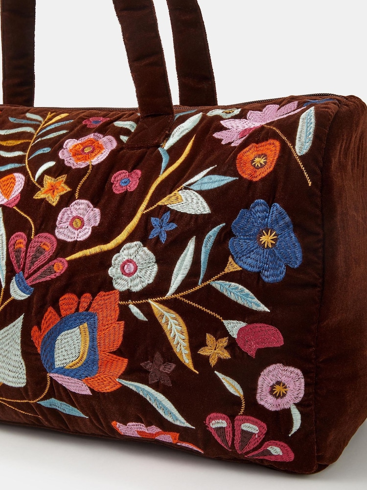حقيبة كبيرة مخملية مطرَّزة من Accessorize - صورة 3 من 3