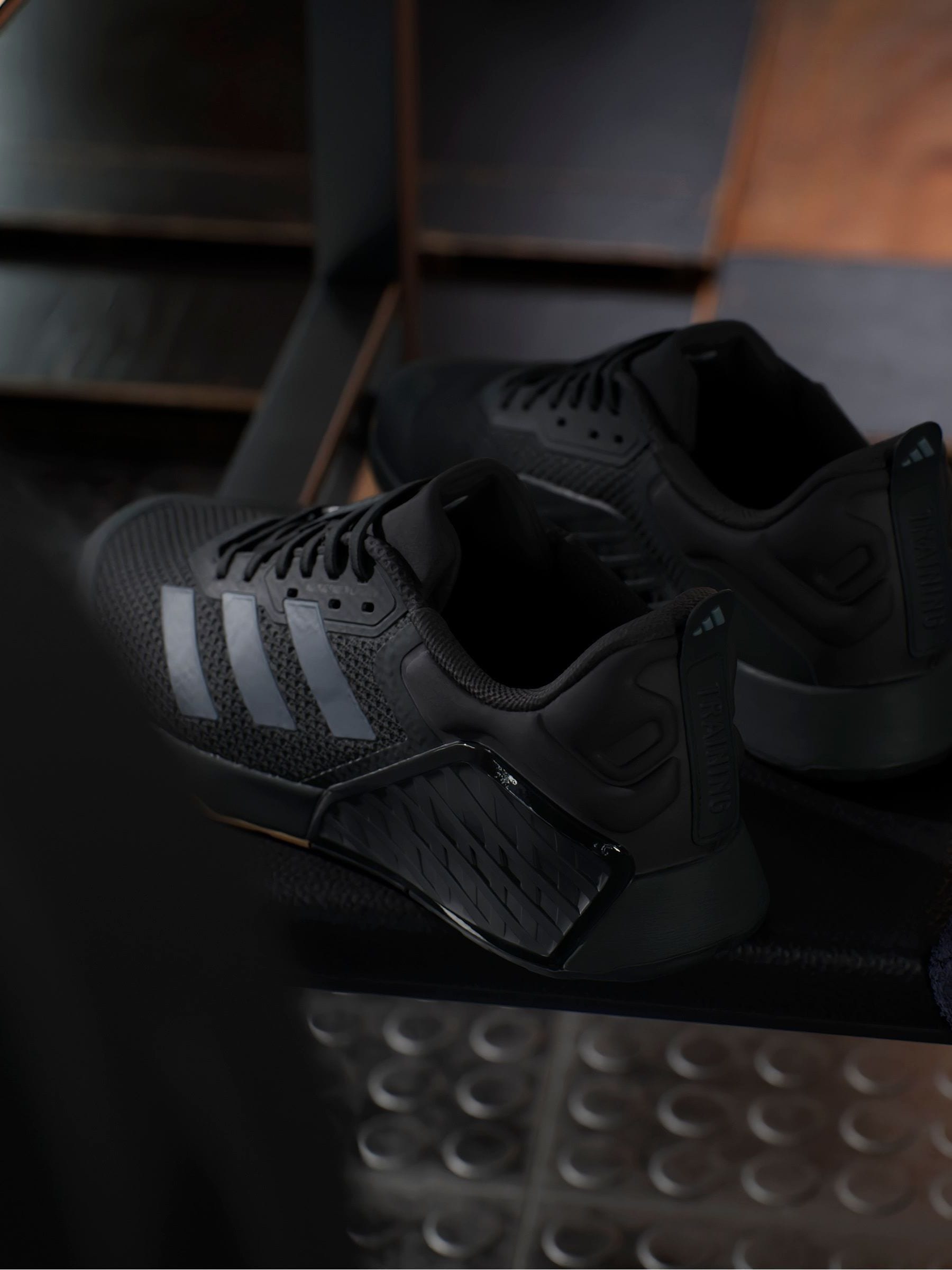 Next：日本 ブラック ダーク - Adidas Dropset 3 スニーカー from Next