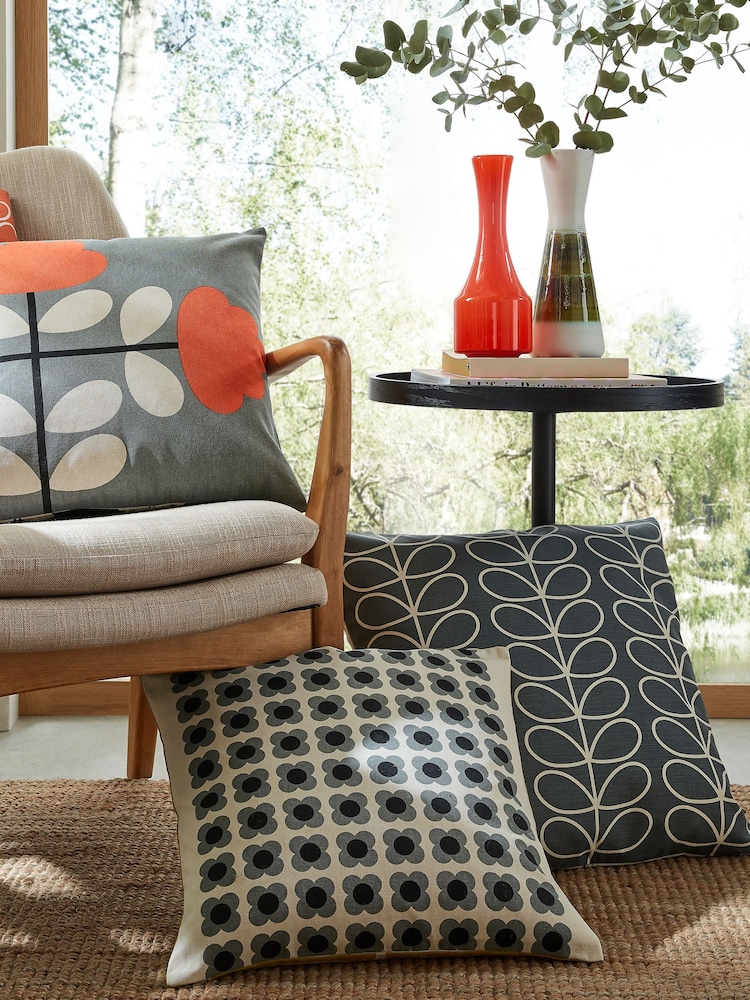 وسادة كرسي صغيرة بخامة قطن 100% تصميم Linear Stem من Orla Kiely - صورة 1 من 2
