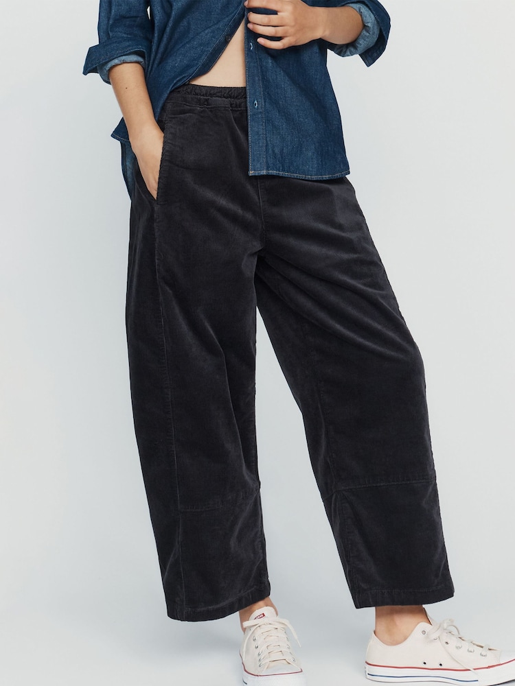 Anthropologie The Izzie Relaxed Pull-On Barrel Trousers by Pilcro: Corduroy Edition - Bilde 2 av 5 Anthropologie The Izzie Relaxed Pull-On Barrel Trousers by Pilcro: Corduroy Edition - Bilde 2 av 5