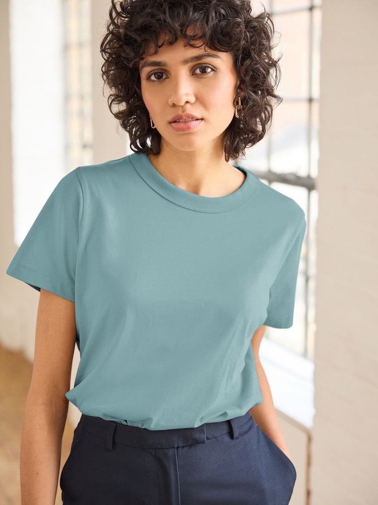 Blau - Essential Kurzarm-T-Shirt aus reiner Baumwolle mit Rundhalsausschnitt - Bild 1 von 6 Blau - Essential Kurzarm-T-Shirt aus reiner Baumwolle mit Rundhalsausschnitt - Bild 1 von 6