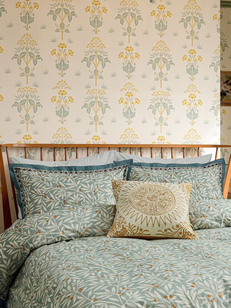 V&A Green Room 100% Cotton Willow Duvet Cover and Pillowcase Set - Image 2 of 4