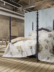 Sanderson Quince Chalk Cupids Beau 100% Cotton Duvet Cover and Pillowcase Set - Image 1 of 5