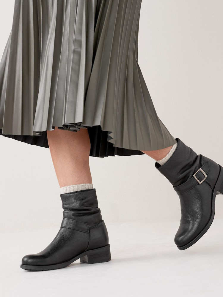 Schwarz - Forever Comfort Stiefel mit Schnallenriemen - Bild 1 von 6