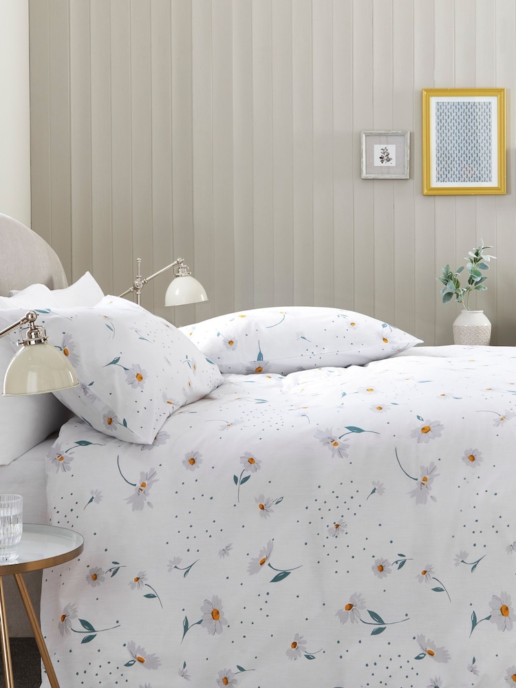 2 Pack Green Daisy Reversible Duvet Cover and Pillowcase Set - Image 2 of 7