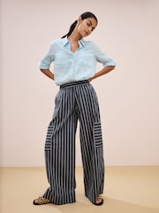Marineblau - Gestreifte, super breit geschnittene Hose aus 100 % Baumwolle - Bild 1 von 6