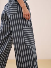 Marineblau - Gestreifte, super breit geschnittene Hose aus 100 % Baumwolle - Bild 4 von 6