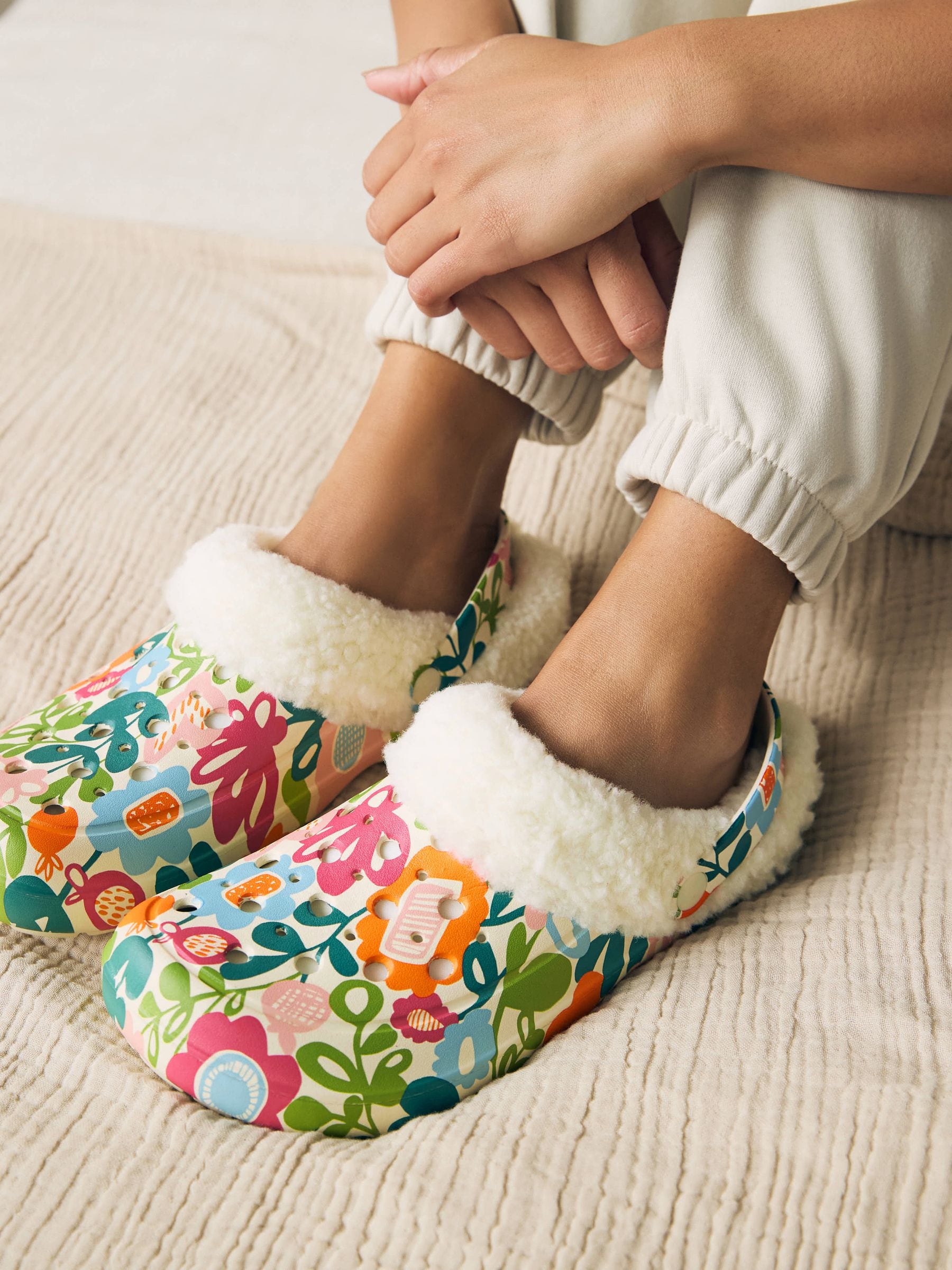 Slippers fur lined top