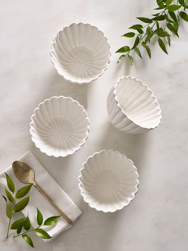 White Set of 4 Flower Bowls - Image 1 of 4