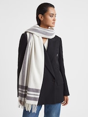 Reiss Grey/Ecru Martina Lambswool Checked Scarf - Image 2 of 4
