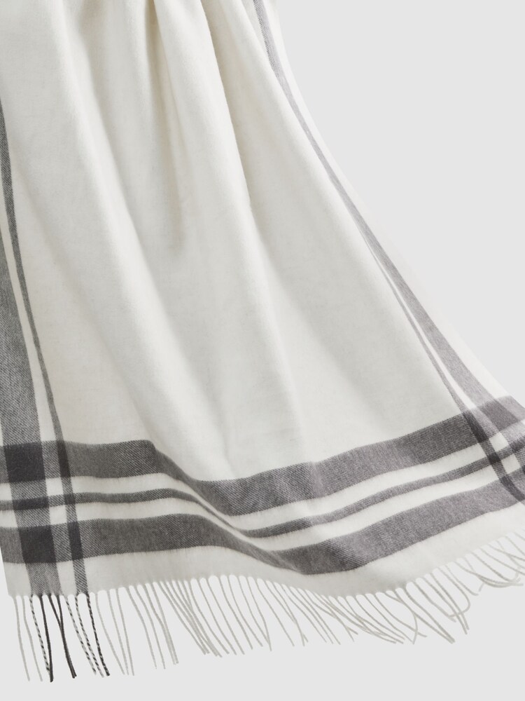 Reiss Grey/Ecru Martina Lambswool Checked Scarf - Image 4 of 4 Reiss Grey/Ecru Martina Lambswool Checked Scarf - Image 4 of 4