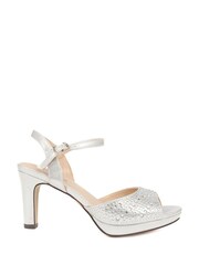 Tacones plateados de aguja con diseño ajustable de Pavers - Imagen 1 de 5