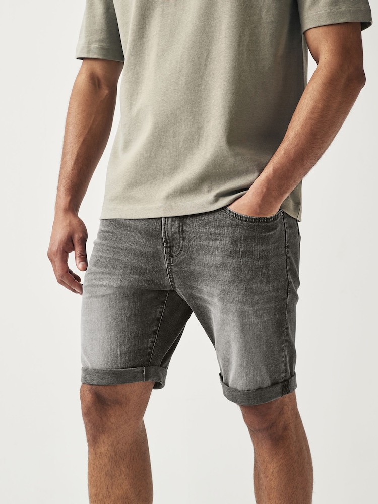 Grau - Denim-Shorts mit Stretchanteil - Bild 1 von 9 Grau - Denim-Shorts mit Stretchanteil - Bild 1 von 9