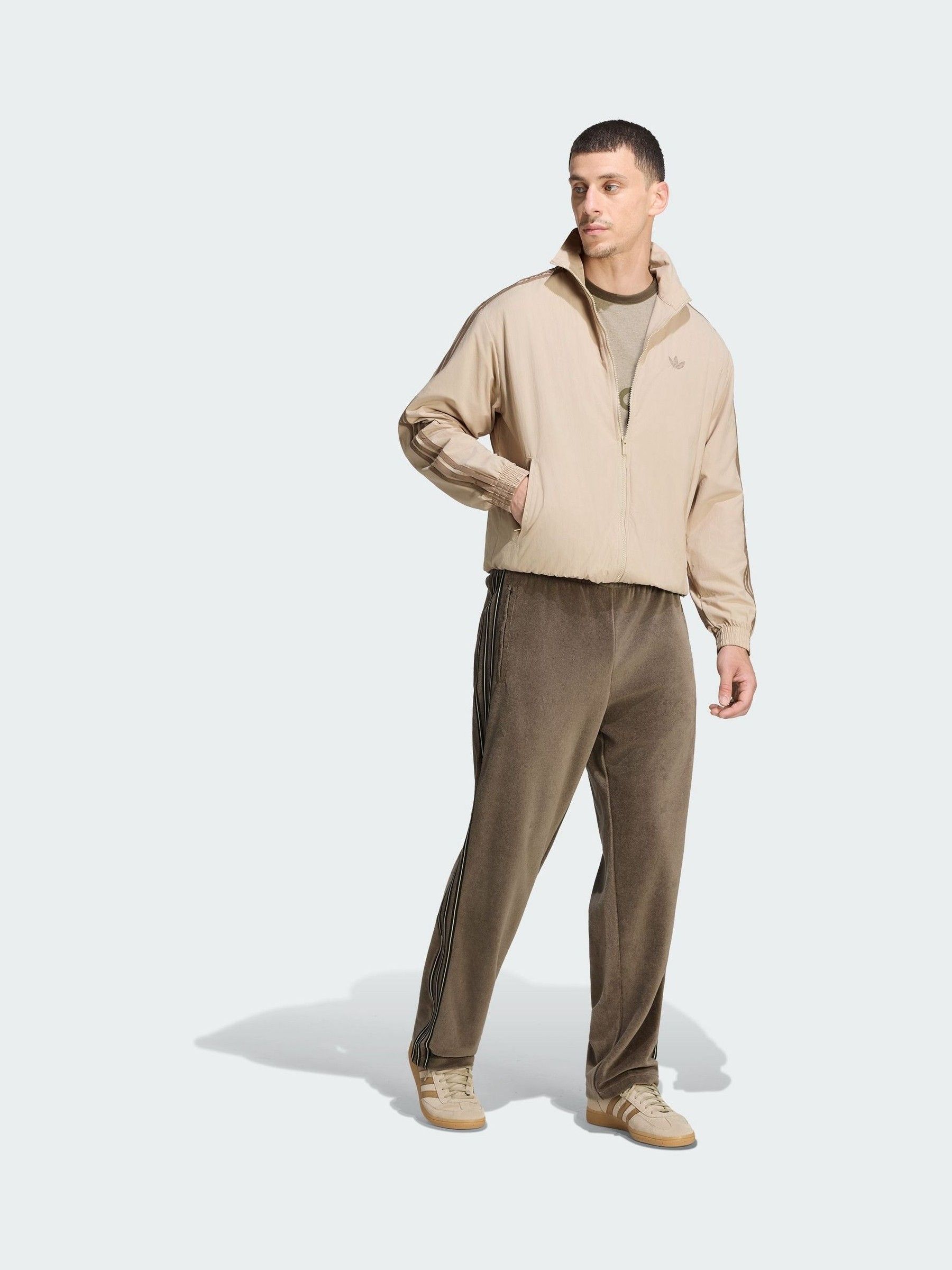 Comprar Calças de treino adidas Originals Firebird em veludo from