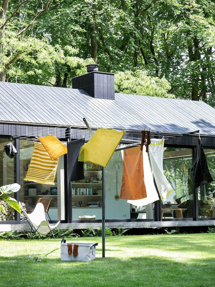 Brabantia Grey Lift-O-Matic 50m + Ground Spike Anthracite Washing Line - Image 1 of 4