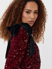 أحمر - Threadbare Sequin Slash Neck Dress with Bow Detail - صورة 4 من 5